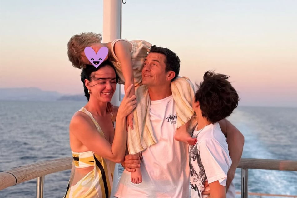 Mit einem solchen Bild hatten die Fans von Katy Perry (40) und Orlando Bloom (48) so kurz nach der Trennung wohl nicht gerechnet.