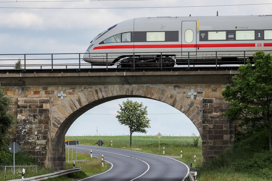 DB Fernverkehr wird die ICE-Spätverbindung von Leipzig nach Dresden auch weiterhin anbieten. (Symbolfoto)