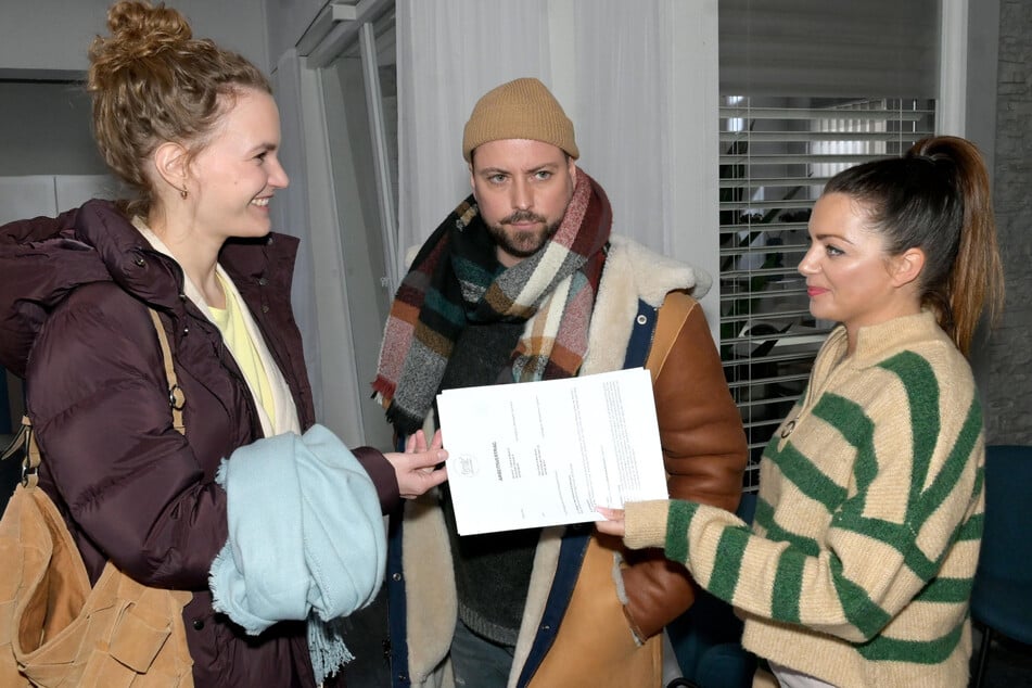 Willkommen an Bord: John hat Paulina einen Job verschafft.