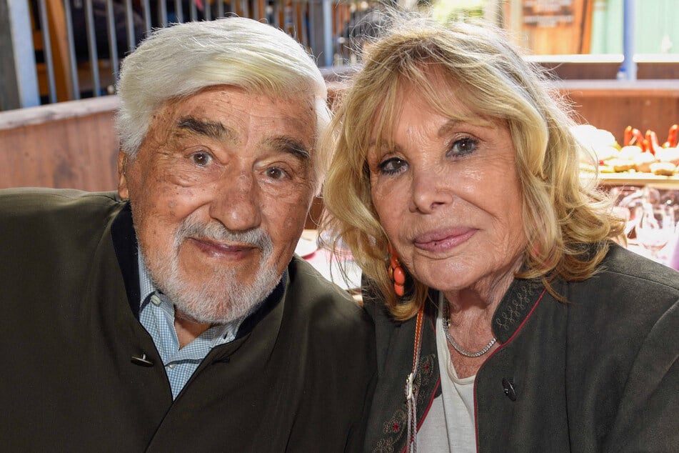 Mario Adorfs Ehefrau Monique Faye war bis zum Schluss bei ihm.