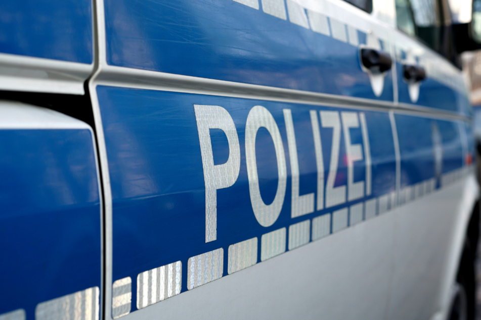 45-Jähriger läuft plötzlich auf die Fahrspur! Schwerer Unfall auf der A2