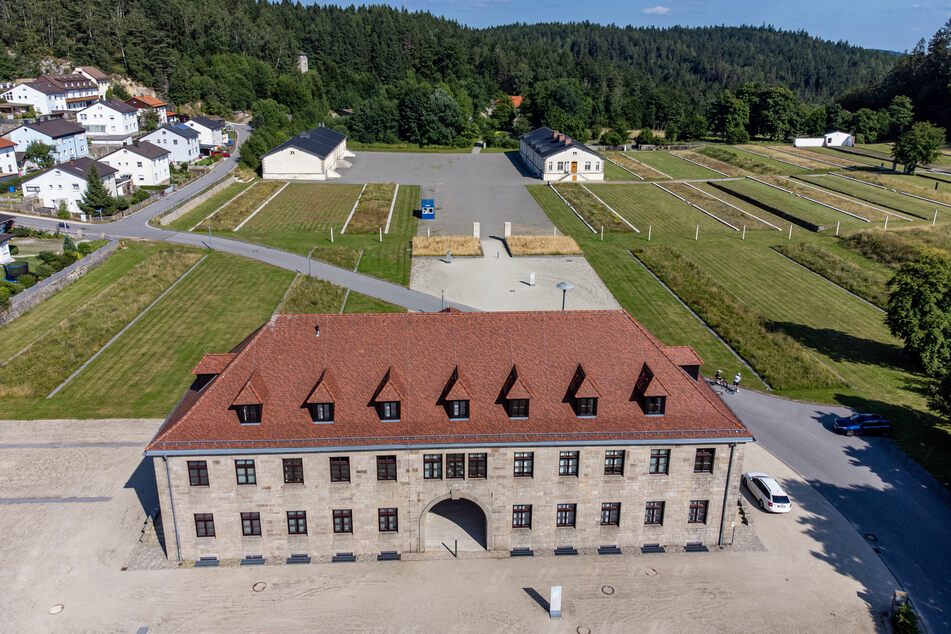 Blick auf die KZ-Gedenkstätte Flossenbürg. Hier wurde unter anderem eine Gedenktafel entwendet.