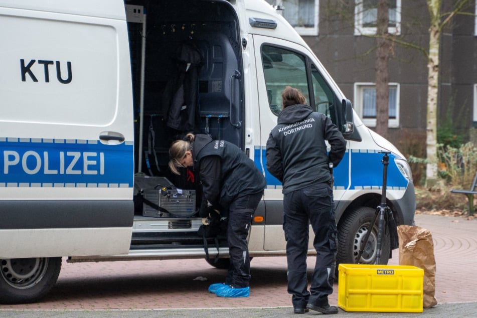 Ermittler gehen nach der Messerattacke auf die Familie sämtlichen Hinweisen nach.