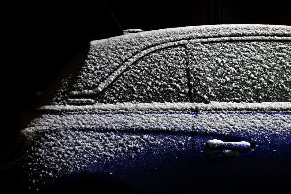 Auch Autos wurden vom Schnee angezuckert.