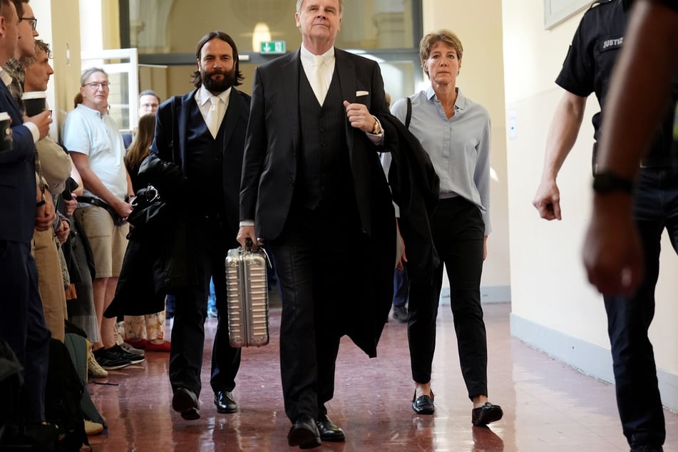 Kurz vor Prozessbeginn traf Christian Block (r.) mit ihren Anwälten im Gericht ein.
