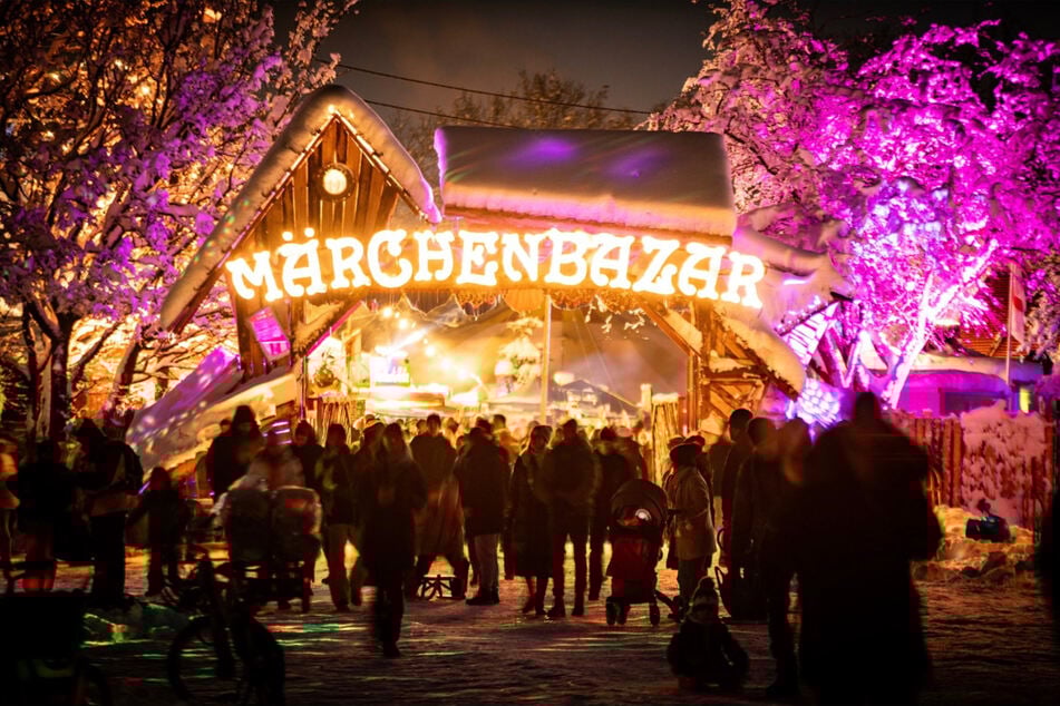 Der Märchenbazar im Olympiapark wirkt wie eine andere Welt.