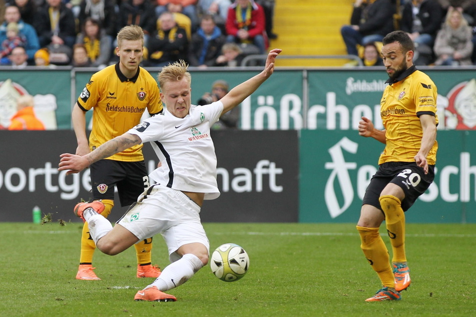 Anfang 2016 lief Marcel Hilßner (im weißen Trikot) noch für seinen Ausbildungsklub Werder Bremen in der 3. Liga gegen Dynamo Dresden auf. Wenige Monate später wechselte er zur SGD.