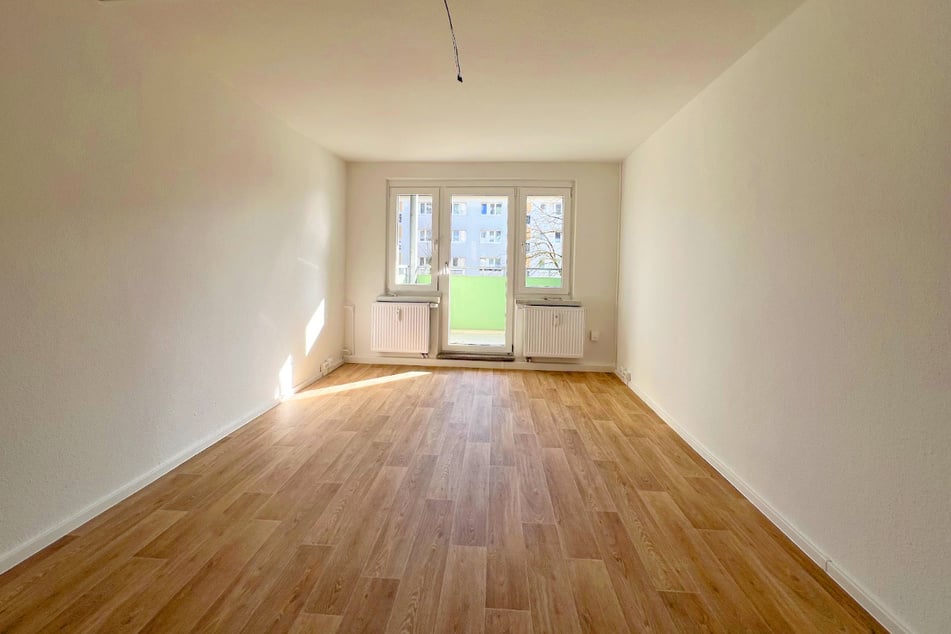 Wohnzimmer mit Balkon