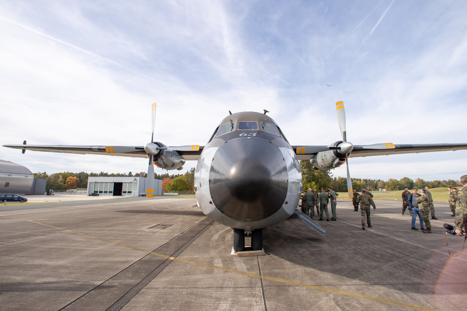 Das Transportflugzeug wird nach mehr als 50 Jahren im Bundeswehr-Einsatz außer Dienst gestellt.