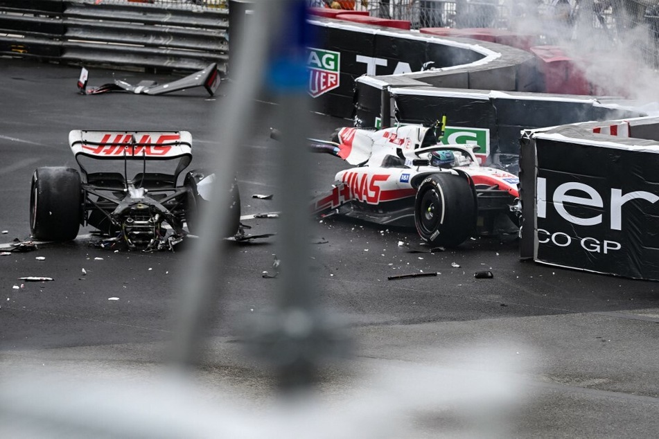 Der Haas-Rennwagen von Mick Schumacher (23) zerbrach in zwei Teile.