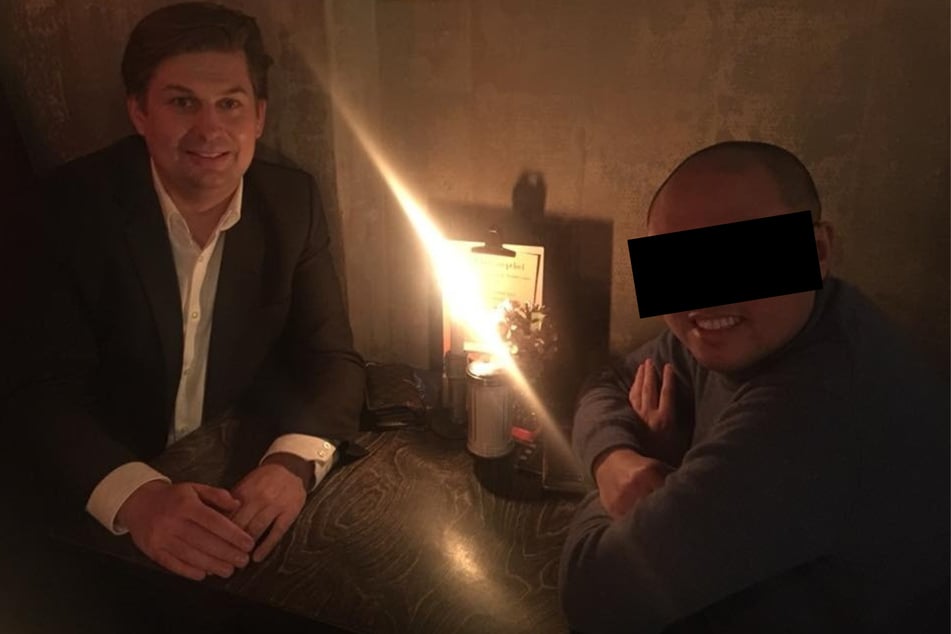 Krah und sein Assistent Jian G. (44) gingen damals auch schon mal gemeinsam ins Café. Seit April 2024 sitzt der Chinese allerdings in Haft.