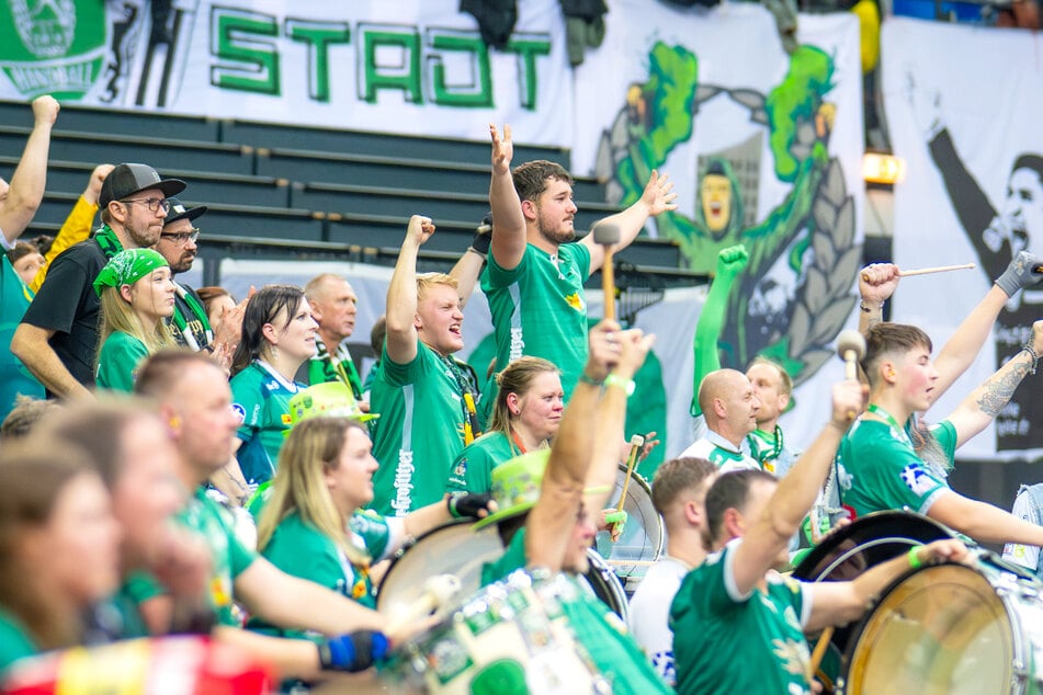 Mit einem Heimsieg wollen sich die Handballer des SC DHfK Leipzig bei ihren Fans für ihre Unterstützung bedanken.