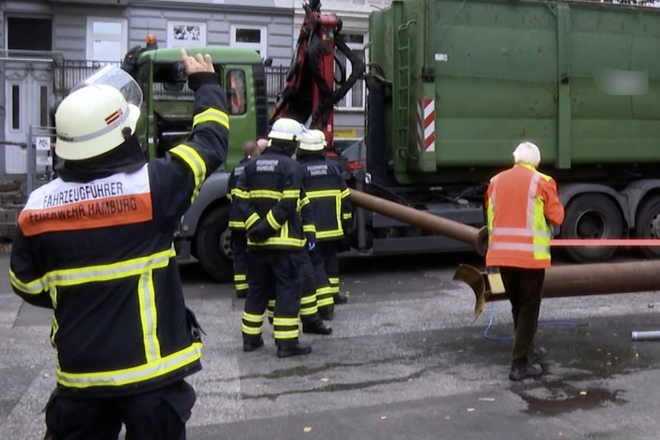 Lkw zerstört improvisierte Wasserleitung: Frau durch Kettenreaktion verletzt