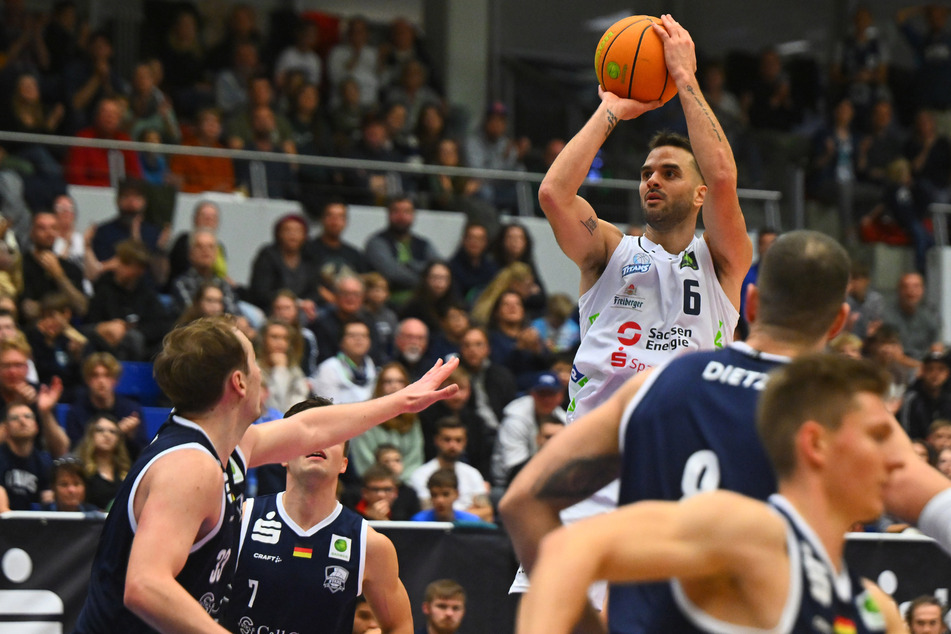 Pablo Bertone traf neun Sekunden vorm Schluss zum Titans-Sieg.