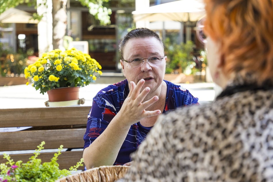 Stundenlang könnte Andrea Hafenstein (62) von ihren Schicksalsschlägen erzählen - sie schwärmt lieber vom Schach.