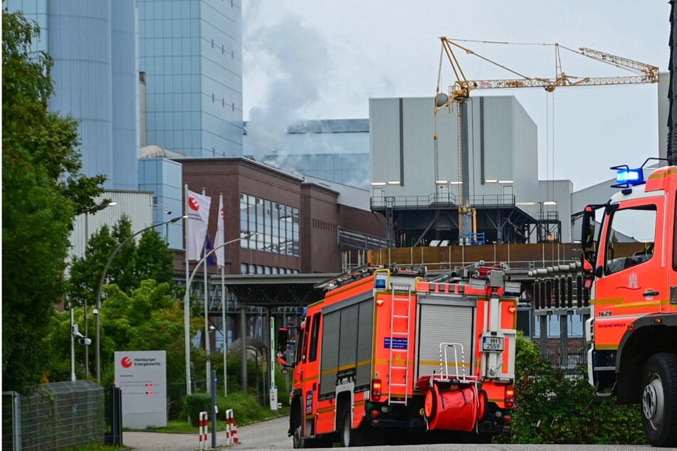 Hamburg: Feuer in Kraftwerk ausgebrochen: Mehr als 50 Betriebsangehörige evakuiert - Nachlöscharbeiten dauern an