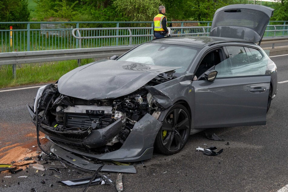 An beiden Autos entstand ein Totalschaden.