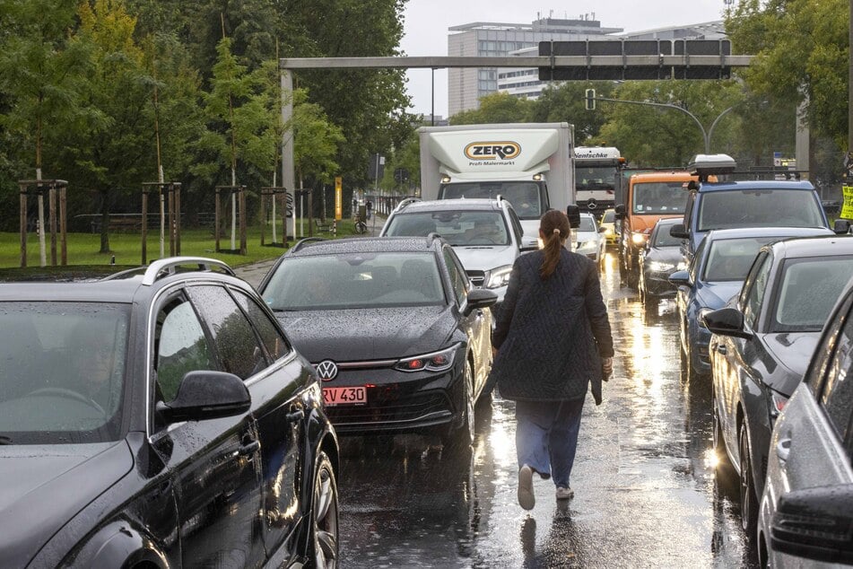 Infolge der Blockade bildeten sich Staus.