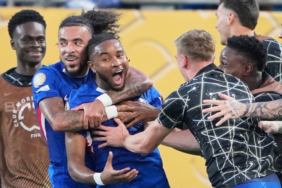 Mit dem FC Chelsea gewann Christopher Nkunku (3.v.l.) in diesem Sommer die Klub WM in den USA.