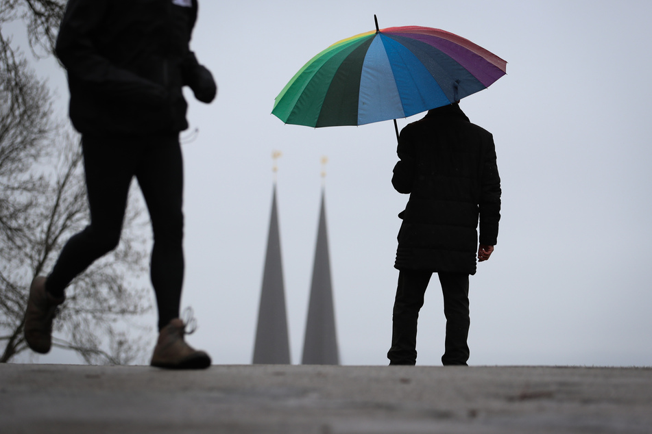 In NRW klingt der Wind nach Sturmtief Eugen langsam ab. Es bleibt in den kommenden Tagen aber kühl und wechselhaft mit Regen und Gewittern.