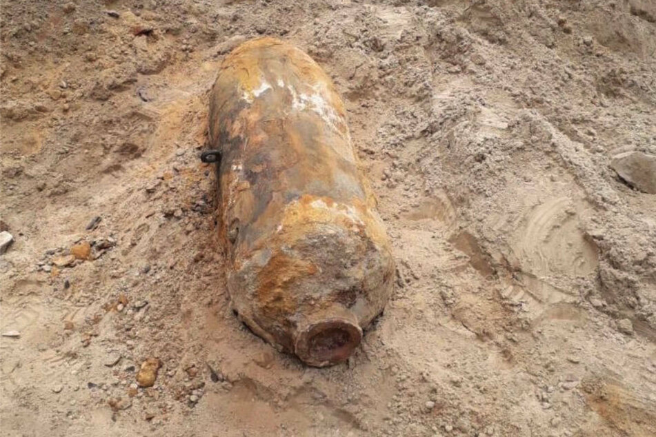 Am Montag ist bei Bauarbeiten in Berlin-Steglitz eine 250 Kilogramm schwere Weltkriegsbombe gefunden worden.