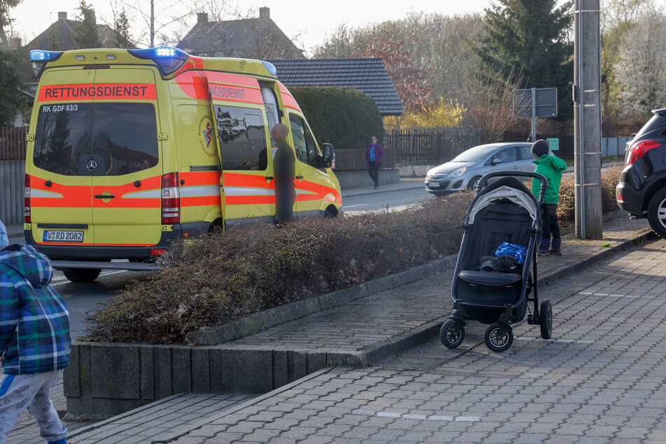 Am Dienstagnachmittag wurde an einem Supermarkt-Parkplatz in Hohenstein-Ernstthal ein Kind (9) von einem Auto erfasst.
