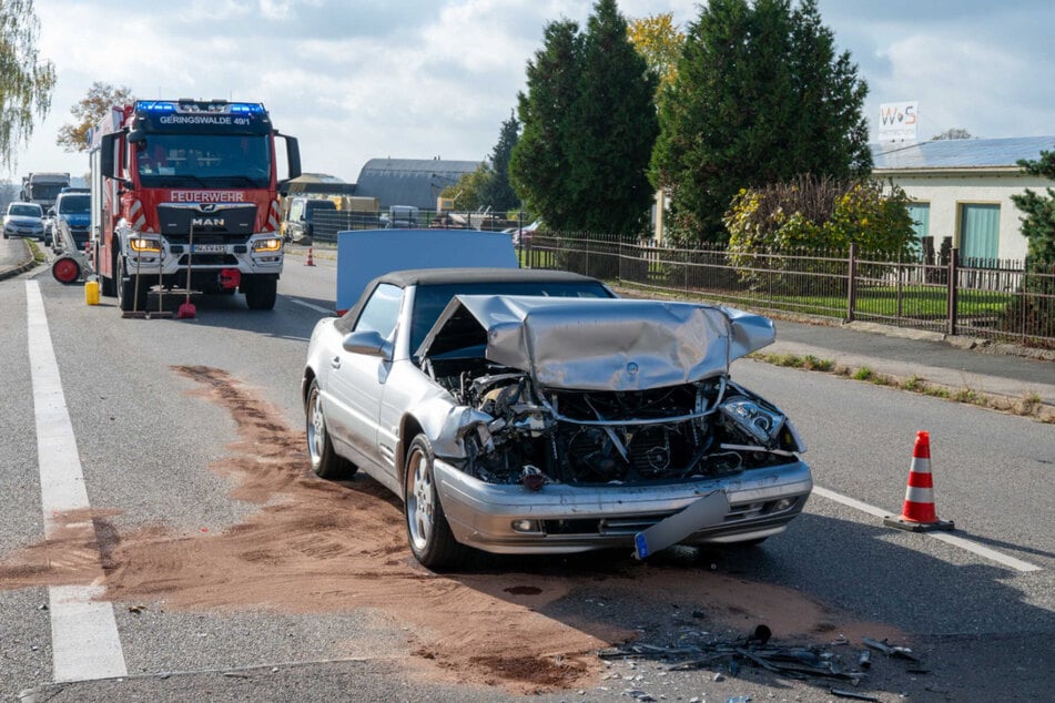In Altgeringswalde ist ein Mercedes auf der B175 auf einen BMW aufgefahren.