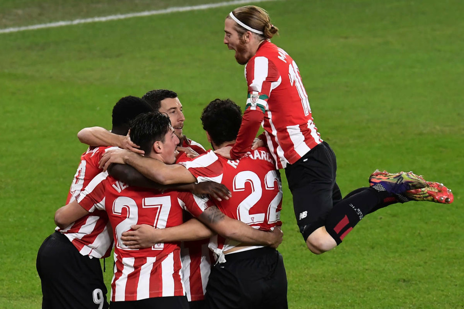 Die Spieler von Athletic Bilbao feiern einen Torerfolg. Die Basken sind achtfacher spanischer Meister.