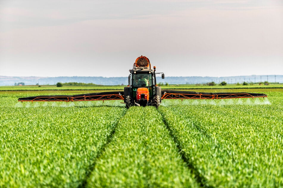 Fertilizing crops needs ammonia, but doesn't need to emit so much CO2.