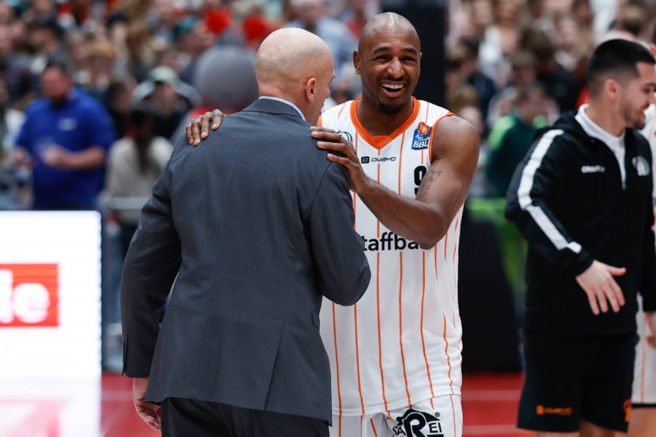 Niners-Coach Rodrigo Pastore (53) war nicht immer der beste Freund von DeAndre Lansdowne (36).