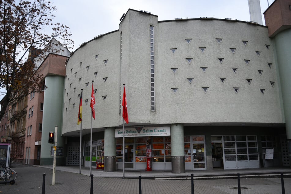 Hier ist die Mannheimer Moschee am Luisenring zu sehen.