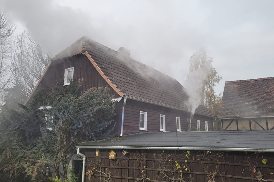 Das Haus ist nach dem Brand aktuell nicht bewohnbar.