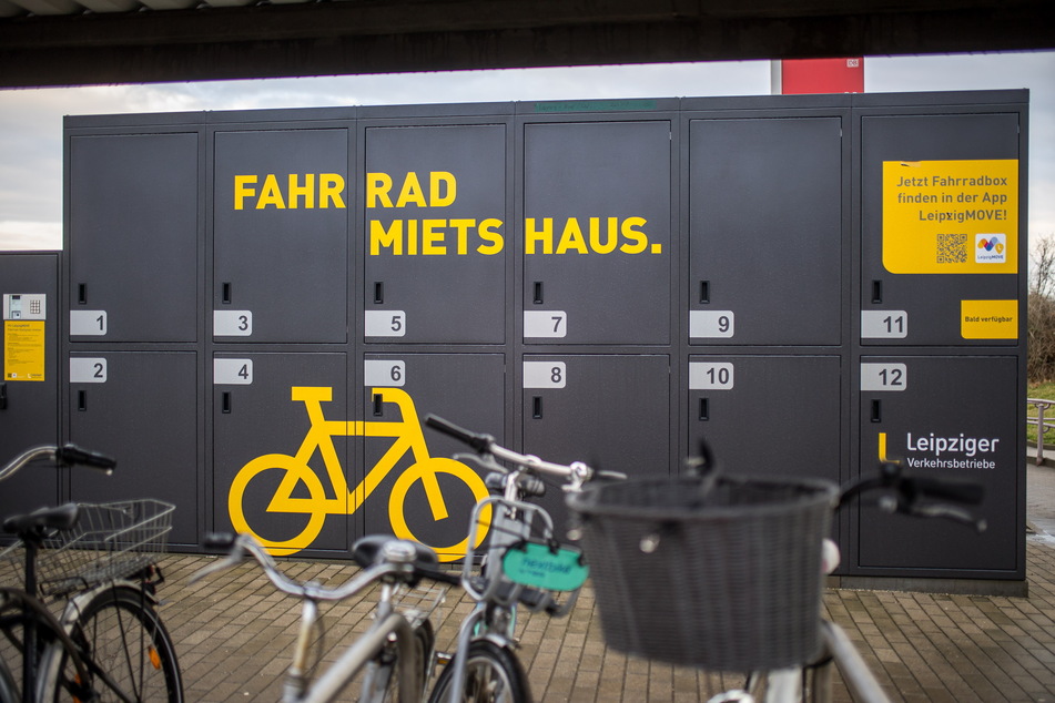 Noch stehen die Fahrräder davor - im März sollen die neuen Fahrradboxen in Leipzig jedermann zur Verfügung stehen.