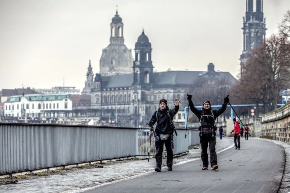 Wer beim "Megamarsch 50/12 Dresden" auf dem Rückweg die Altstadt erreicht, hat es fast ins Ziel geschafft.