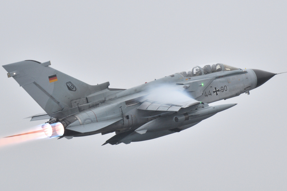 Die Luftwaffe beteiligt sich unter anderem mit 16 Kampfflugzeugen vom Typ Tornado an der NATO-Übung. (Archivbild)