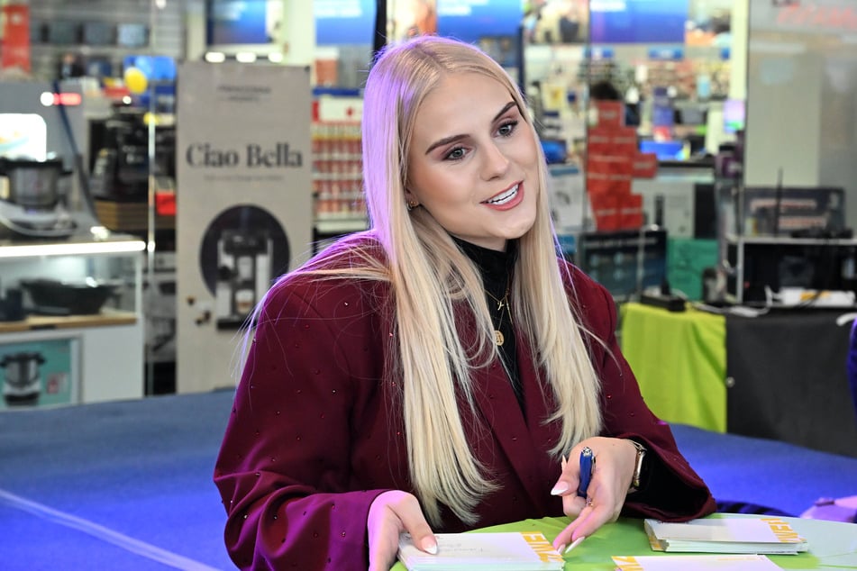 Mit ihrem neuen Album "Alles auf Anfang" schlägt Estefania Wollny (24) ein neues Kapitel in ihrer Karriere auf.