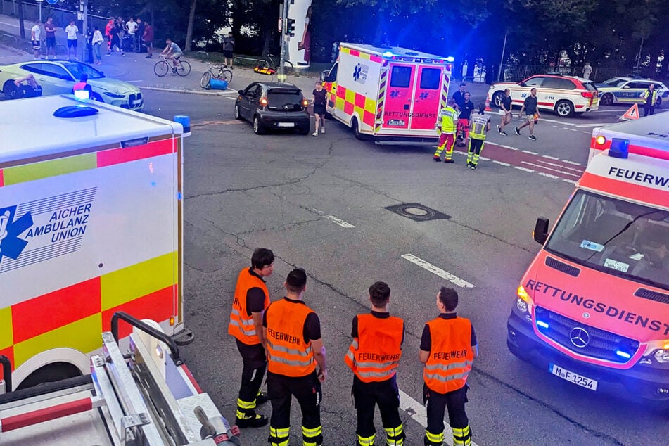 Bei dem ersten der beiden Unfälle in München hat sich ein 24 Jahre alter Motorradfahrer schwere Verletzungen zugezogen.