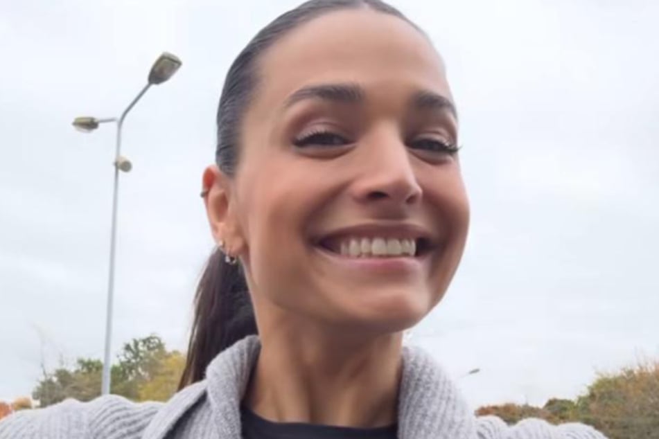 Amira Aly (33) hat sich kurz nach dem Einzug in ihr neues Haus einen XXL-Weihnachtsbaum gegönnt.