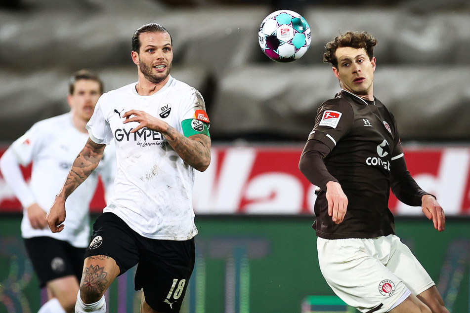 FCSP-Innenverteidiger James Lawrence (29, r.) wird gegen den SV Sandhausen um Kapitän Dennis Diekmeier (32) voraussichtlich den verletzten Jakov Medic (23) ersetzen.