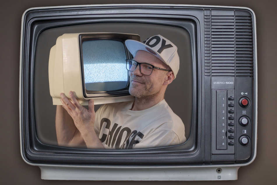 DJ Dirk Duske (53) unterlegt seinen Live-Auftritt im "Kraftverkehr" mit Videoclips aus den Achtzigern.