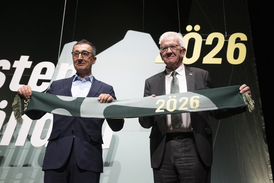 Özdemir soll in die Fußstapfen von MP Winfried Kretschmann (77, r.) treten.