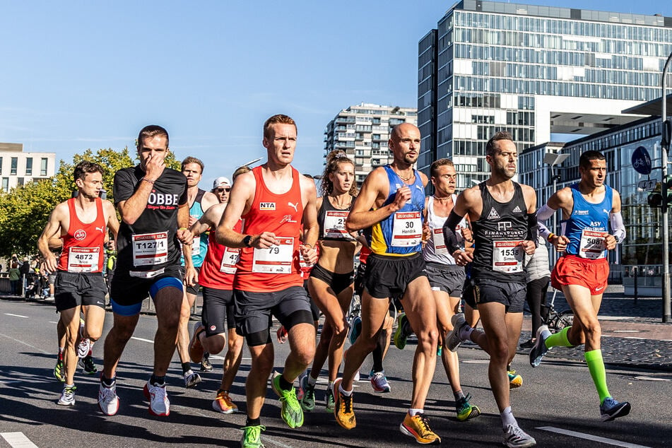 Über 30.000 Läuferinnen und Läufer haben sich für den diesjährigen Köln Marathon angemeldet.