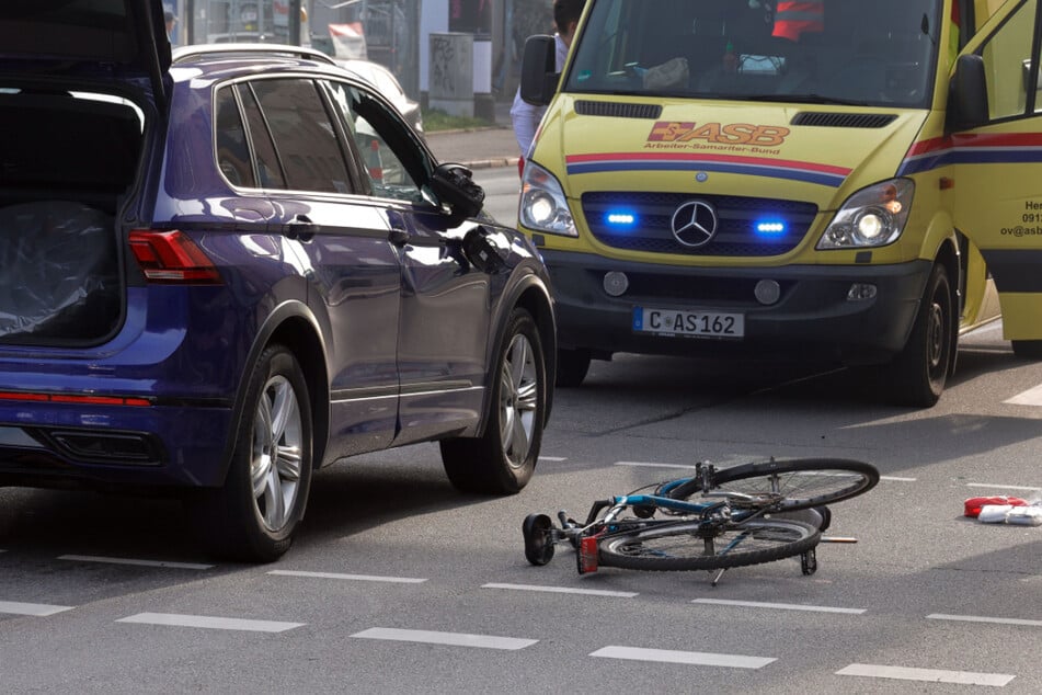 An der Leipziger Straße/Matthesstraße krachten ein Radfahrer und ein VW zusammen.