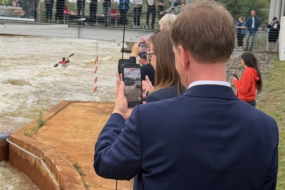 Ministerpräsident Michael Kretschmer hielt den Lauf per Video fest.