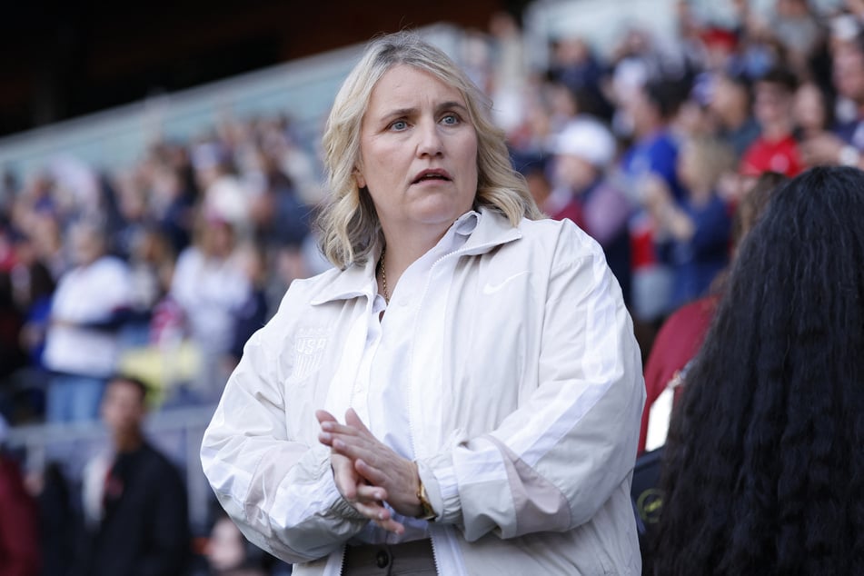 Emma Hayes (49) ist seit 2024 Trainerin der Frauen-Nationalmannschaft der USA. Zuvor gewann sie in England sieben Meisterschaften mit den Damen des FC Chelsea.