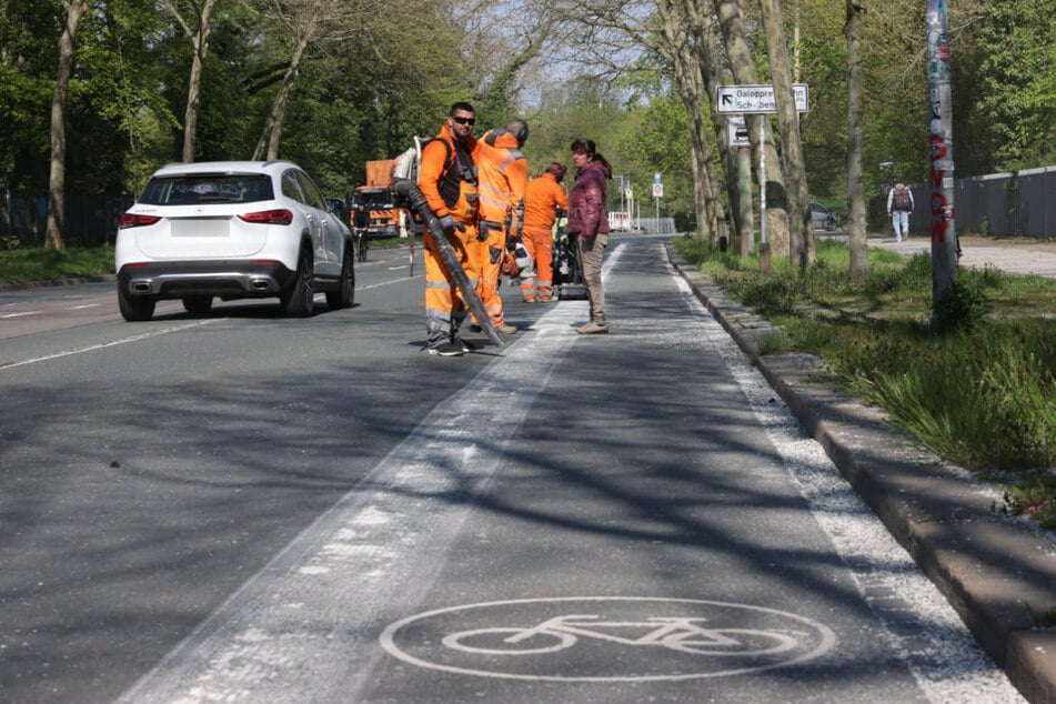In der Karl-Tauchnitz-Straße liefen am Dienstag die Vorbereitungen.
