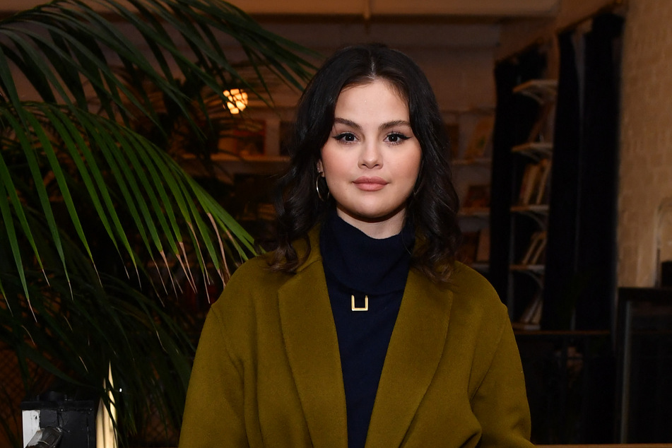 Selena Gomez has deleted a post promoting her Hulu TV show after being accused of breaking SAG-AFTRA strike rules.
