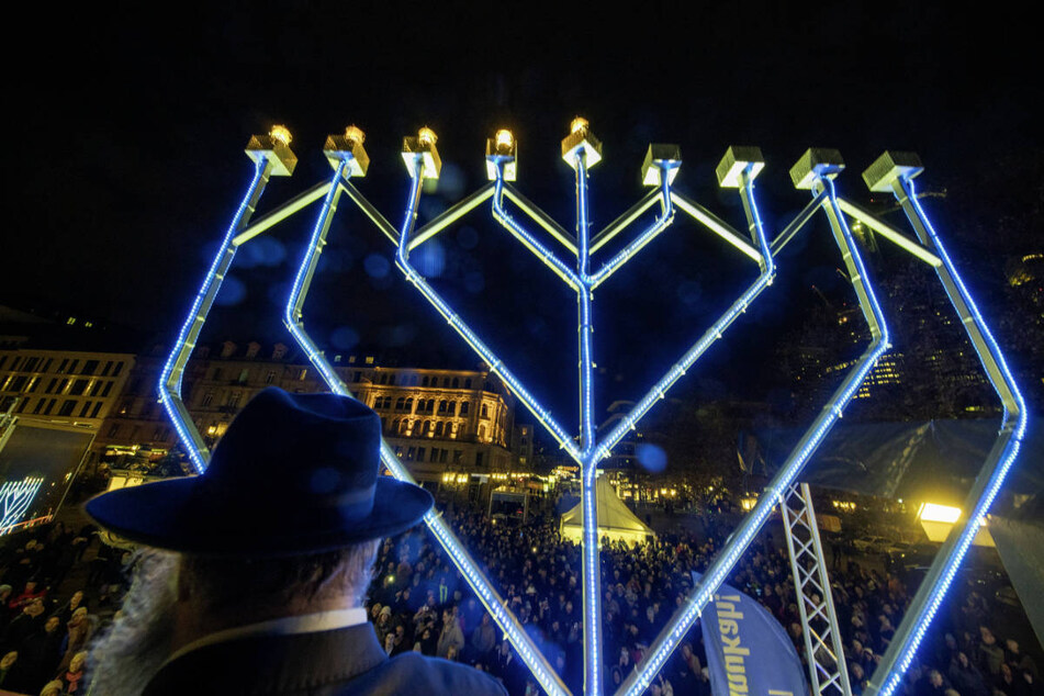 Mit dem Lichterfest wird der Wiedereinweihung des zweiten Tempels in Jerusalem im Jahr 164 v. Chr. gedacht.
