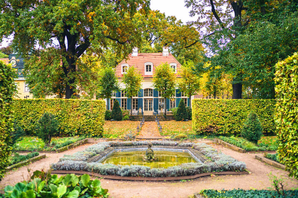 Eingebettet in die Idylle der Sächsischen Weinstraße vor den Toren Dresdens wartet die Villa Sorgenfrei.