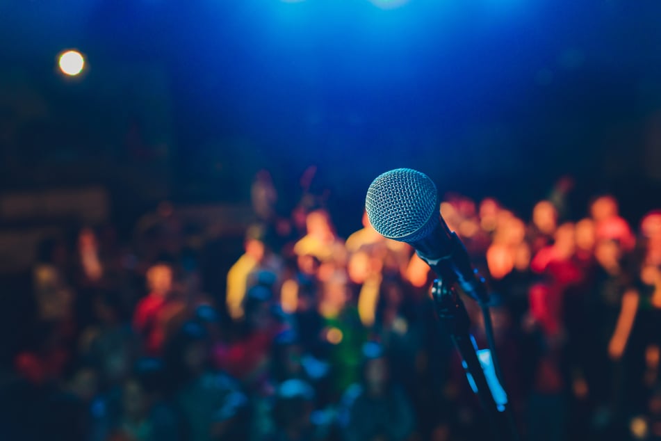 Im Absturz könnt Ihr Eure Freunde am Samstag von Euren Gesangskünsten begeistern. (Symbolfoto)